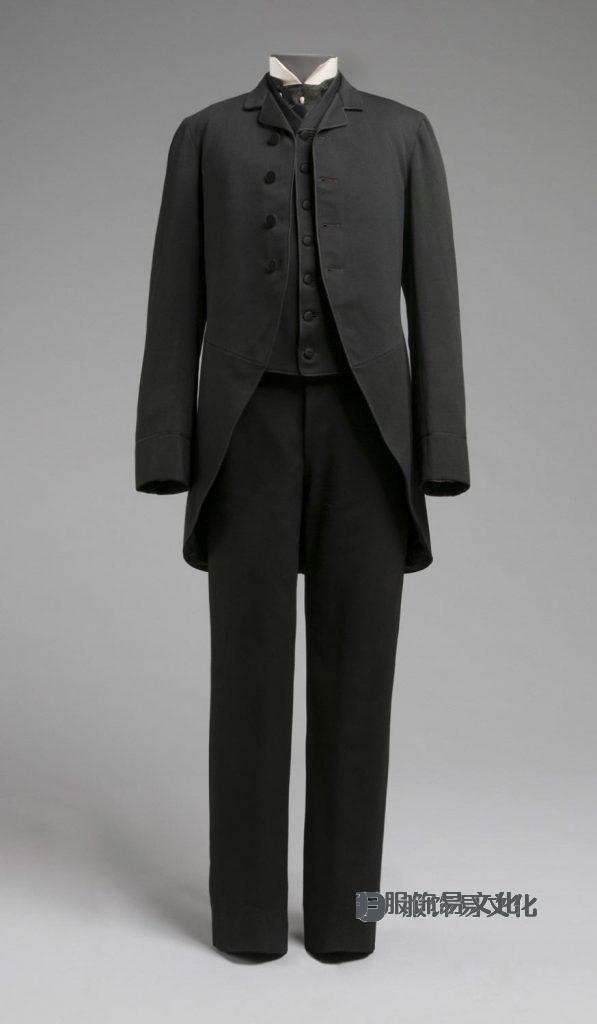 1885 年婚礼套装，缺角外套、裤子和马甲，来自费城艺术博物馆