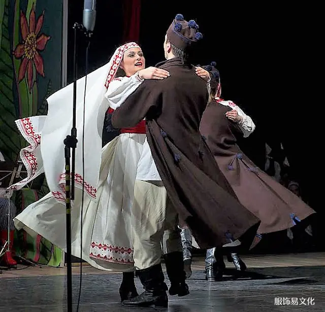 波兰民族服饰特点