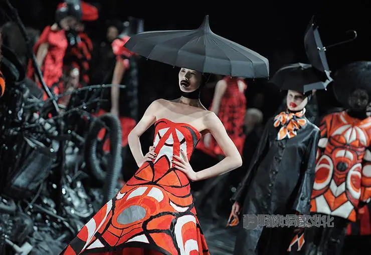 亚历山大·麦昆传记