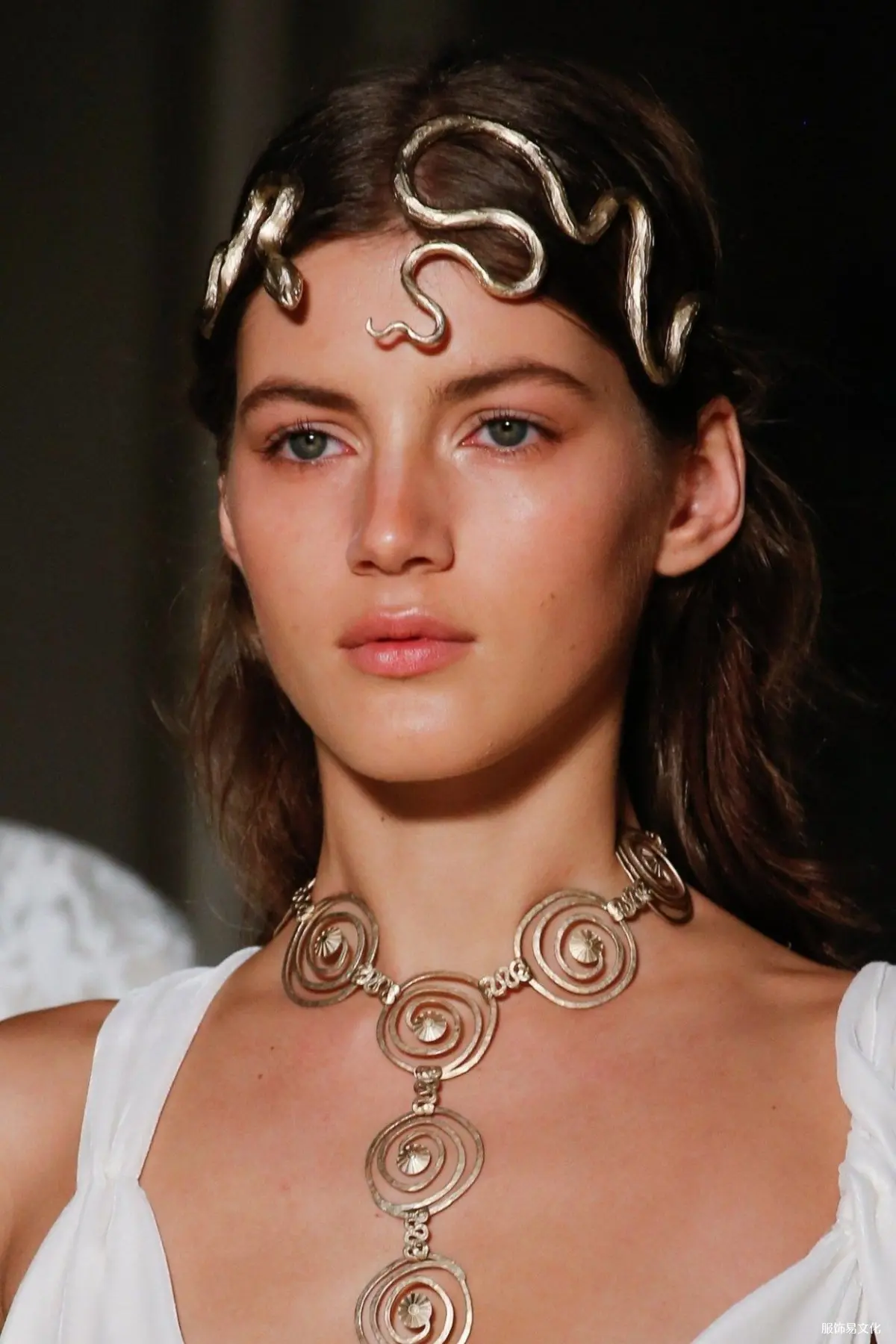 Valentino 蛇纹王冠