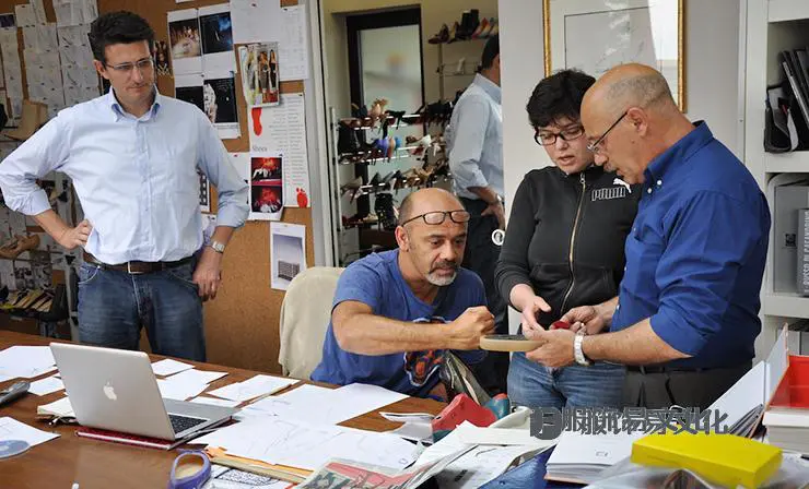 Christian Louboutin 简介