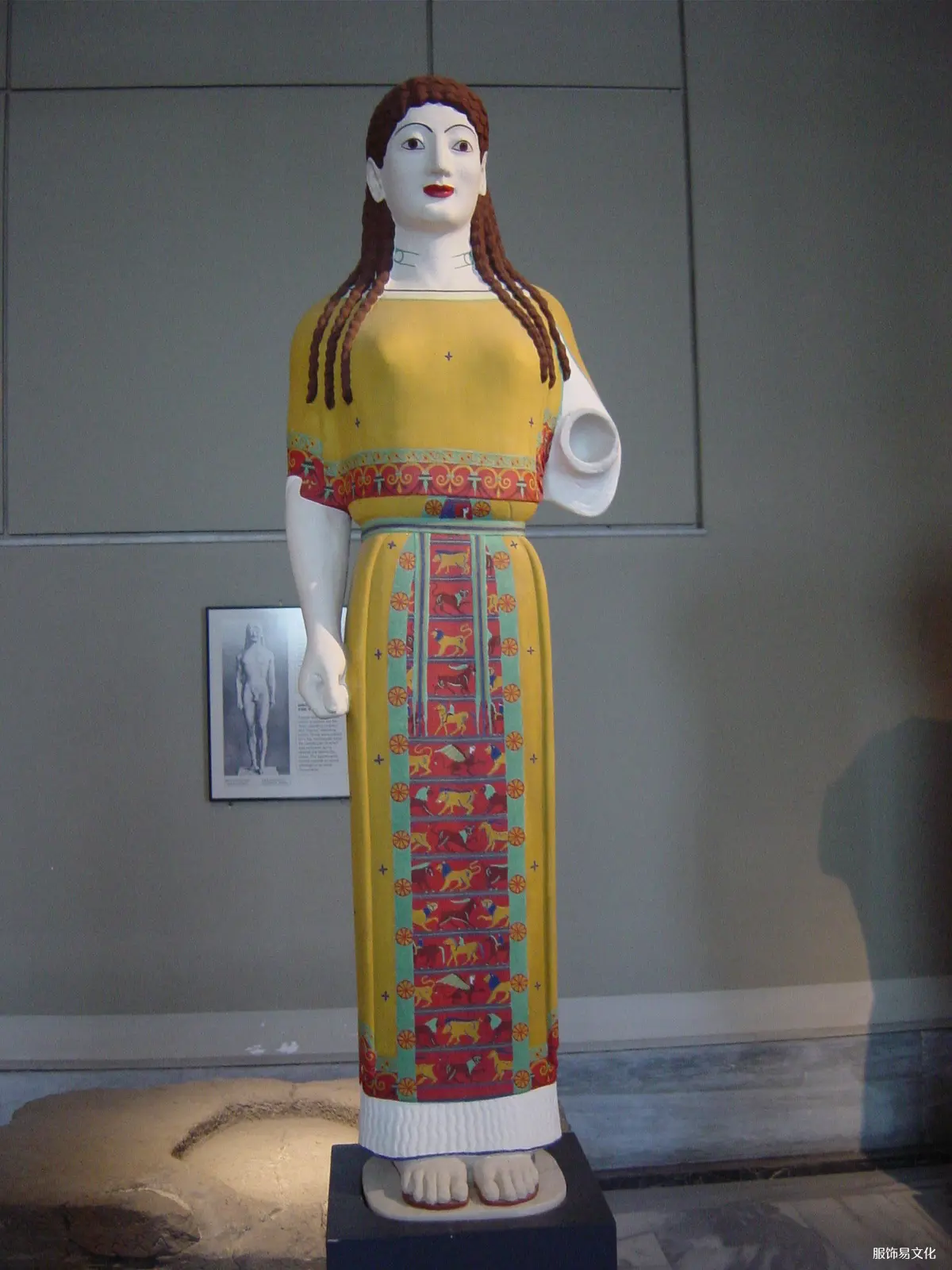古希腊女性服装chiton、peplos 和 Himation