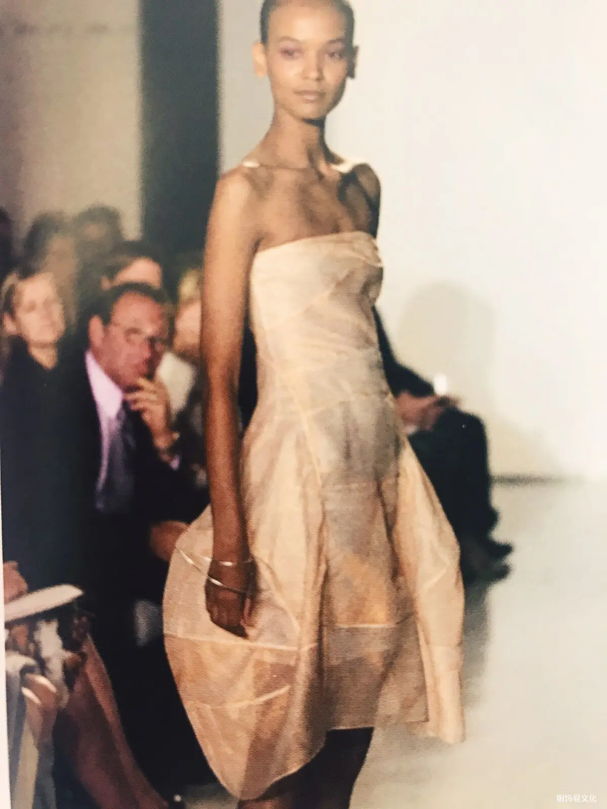 唐娜·卡兰 (Donna Karan) 降落伞丝绸连衣裙,约。 1990年