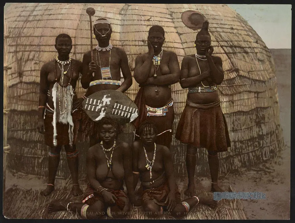 传统祖鲁服饰和装饰品