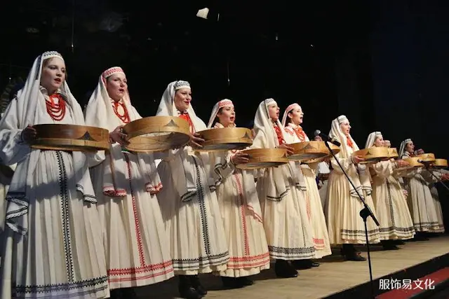 波兰民族服饰特点