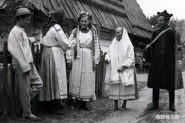 波兰和乌克兰地区的服装特点