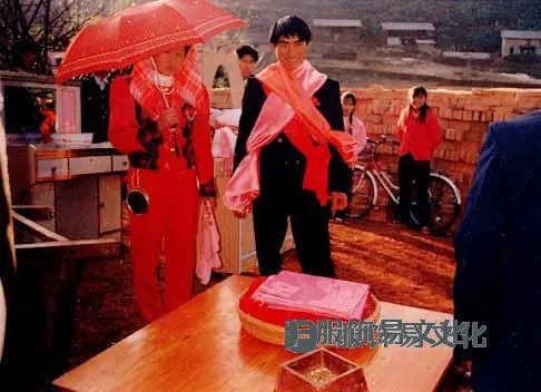 中国19世纪和20世纪婚礼服装变化