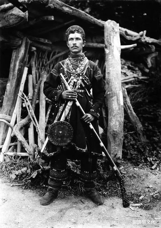 格鲁吉亚赫夫苏尔人的服装