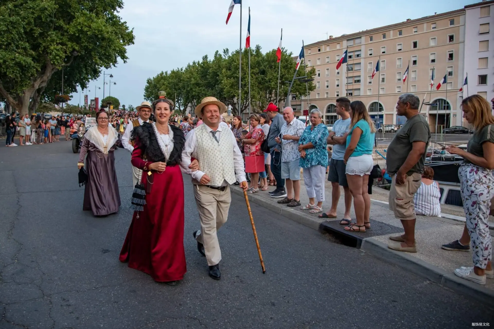 普罗旺斯的传统服饰和节日