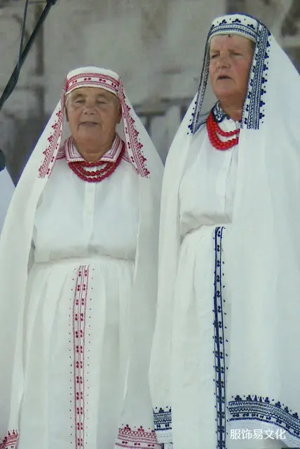 波兰和乌克兰地区的服装特点