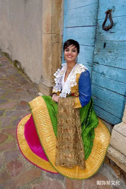 阿尔巴尼亚服饰