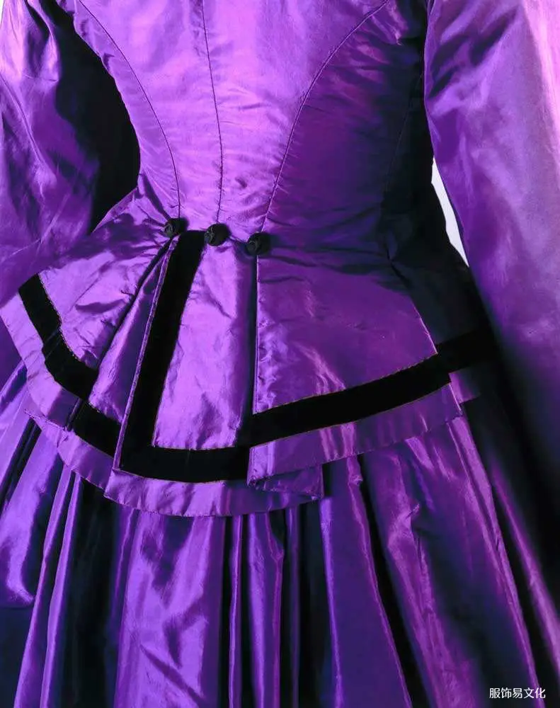 Perkin 淡紫色苯胺染料连衣裙