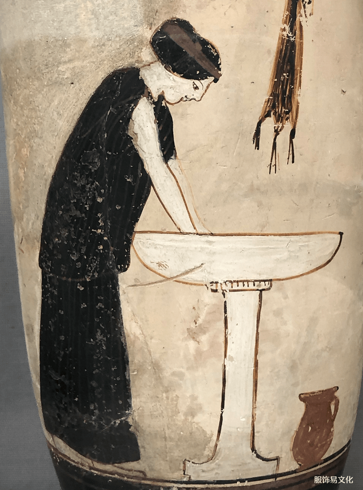 古希腊女性服装chiton、peplos 和 Himation