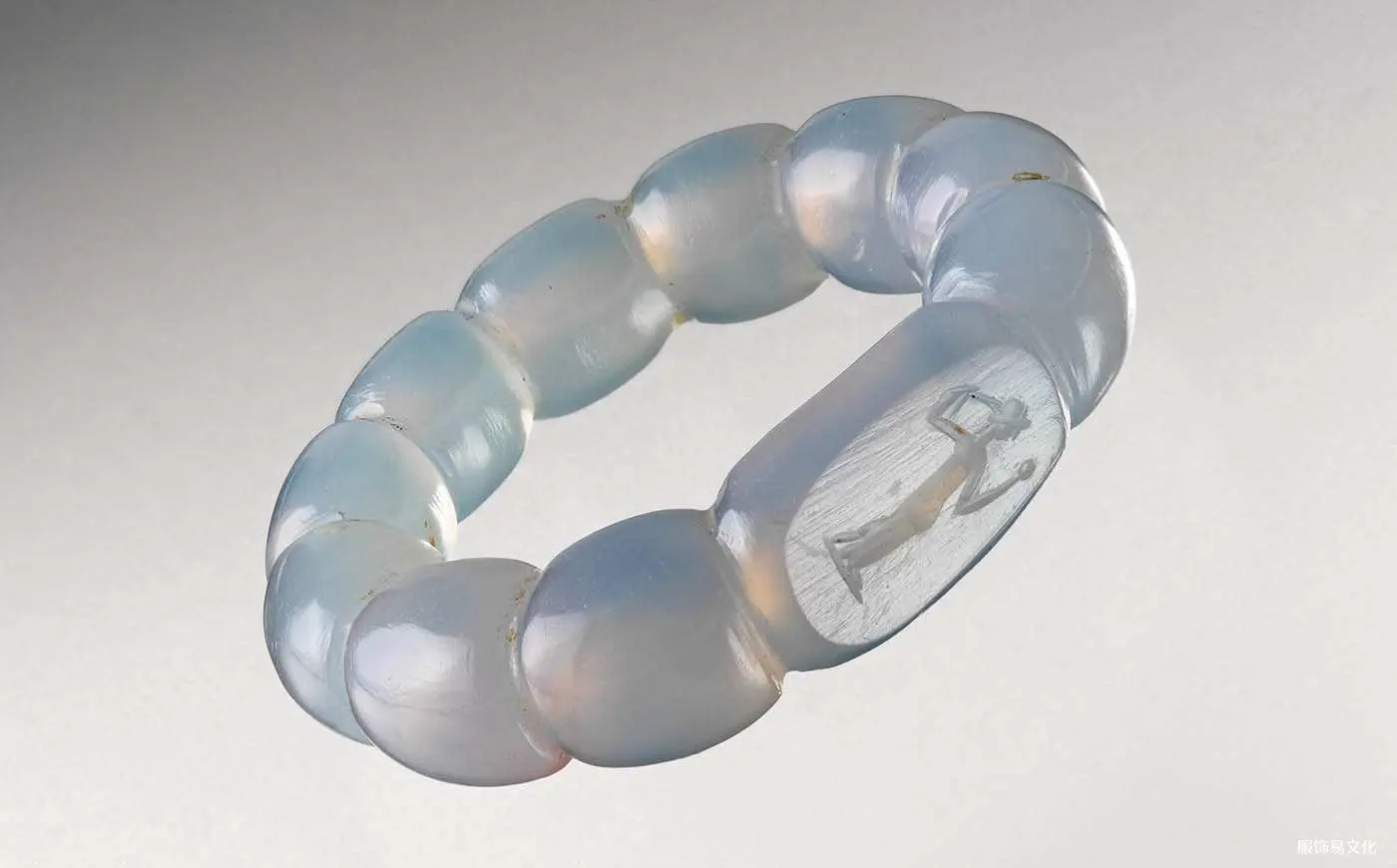 玉髓罗马凹雕戒指