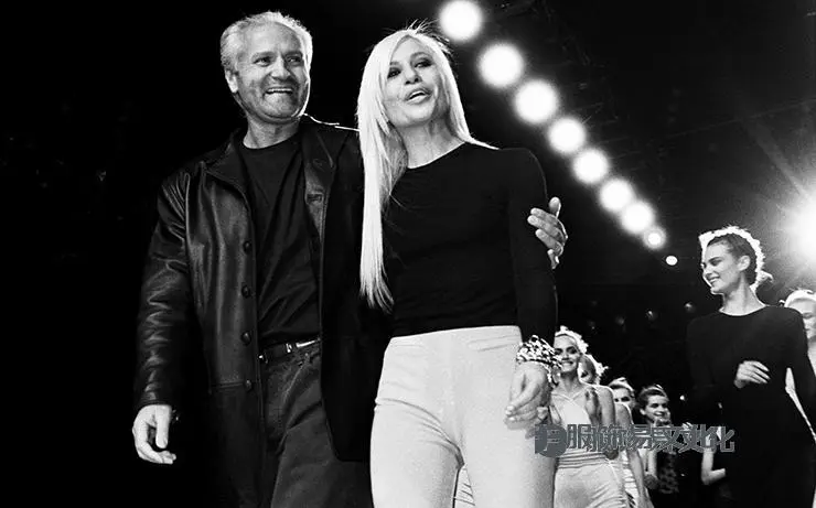 詹尼范思哲传记