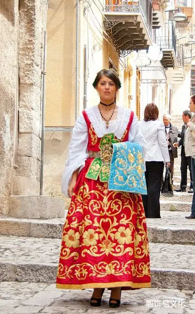 阿尔巴尼亚服饰