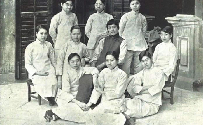 为什么校服在香港如此普遍?