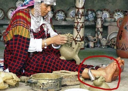 名为“kholkhal”的突尼斯传统脚链