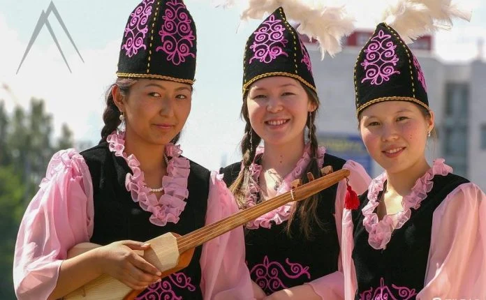 吉尔吉斯民族服装