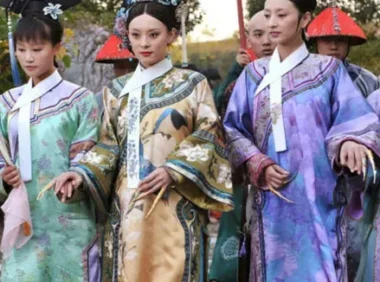 清朝服饰受到了西方哪些影响