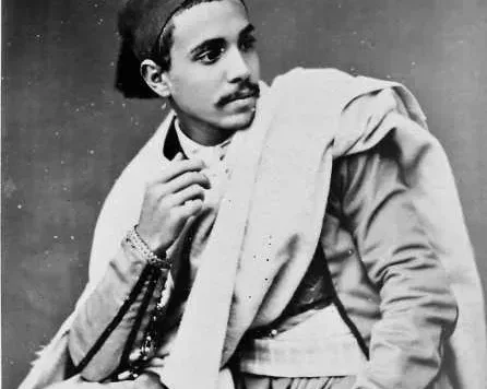 阿尔及利亚传统服饰-伯恩斯(burnoose)