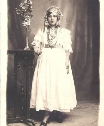 阿尔及利亚传统服饰-布鲁萨(Blusa)