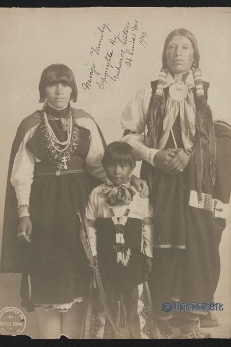 纳瓦霍服装和发型-1900 年