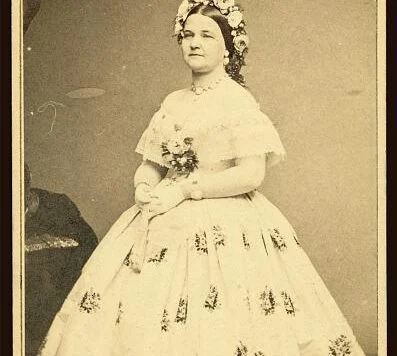 1818-1907 – 美国黑人设计师伊丽莎白·凯克利