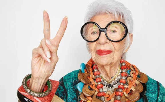 艾瑞斯·阿普费尔 (Iris Apfel)-服装设计师传记