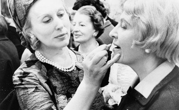 雅诗兰黛-人物传记-化妆品女王的打造历史