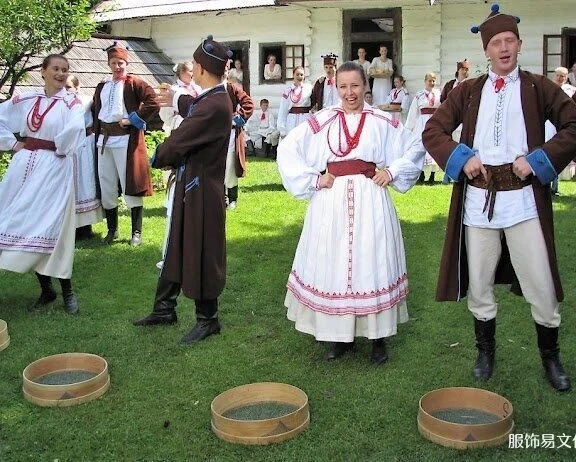 波兰和乌克兰地区的服装特点