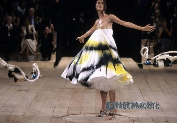 西方20世纪20年代时尚史 1990-2000服装时尚