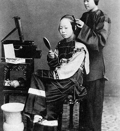 19世纪末中国女性服饰特点