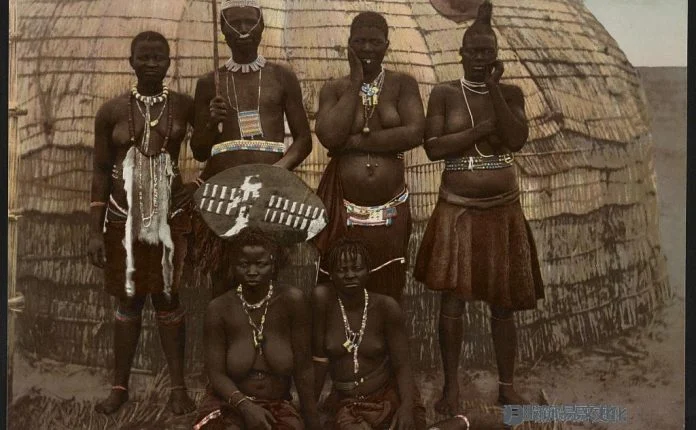 传统祖鲁服饰和装饰品