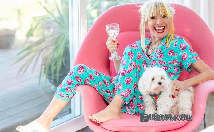 Betsey Johnson-女性化和古怪的设计师