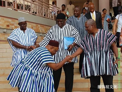 非洲加纳的传统服装色彩及图案寓意